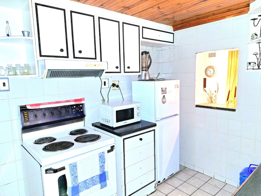 To Let 4 Bedroom Property for Rent in Rocklands Western Cape